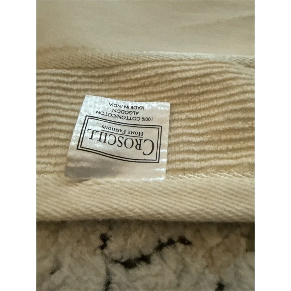 CROSCILL Home Fashions 2 Hand Towels Cotton Floral Decorative Mint condition
